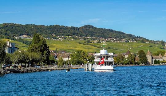 Rolle, vignoble et lac Léman
